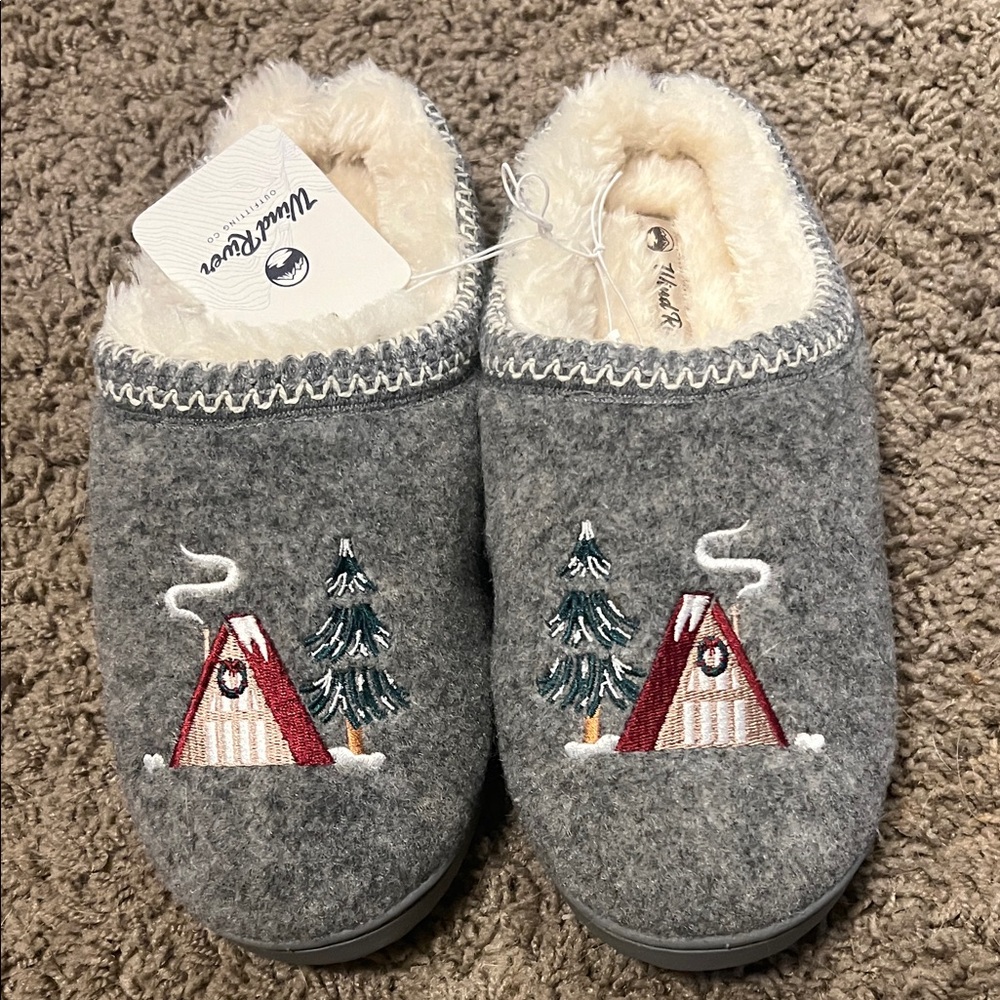 Wind River Gray Women's Embroidered Slippers